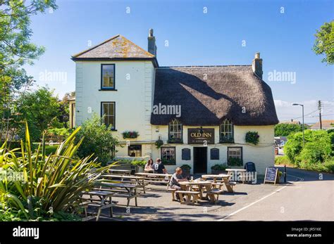 mullion village pubs.